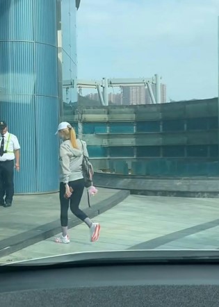 李嘉欣即使身穿運動服,依然氣質出眾。