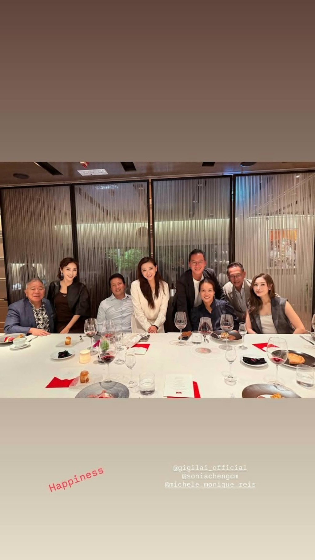 黎姿與丈夫出席聚會,同場還有李嘉欣夫婦等多對豪門夫婦共晉晚餐。