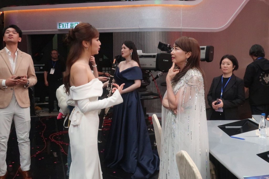 郭柏妍和陳美齡相談甚歡。