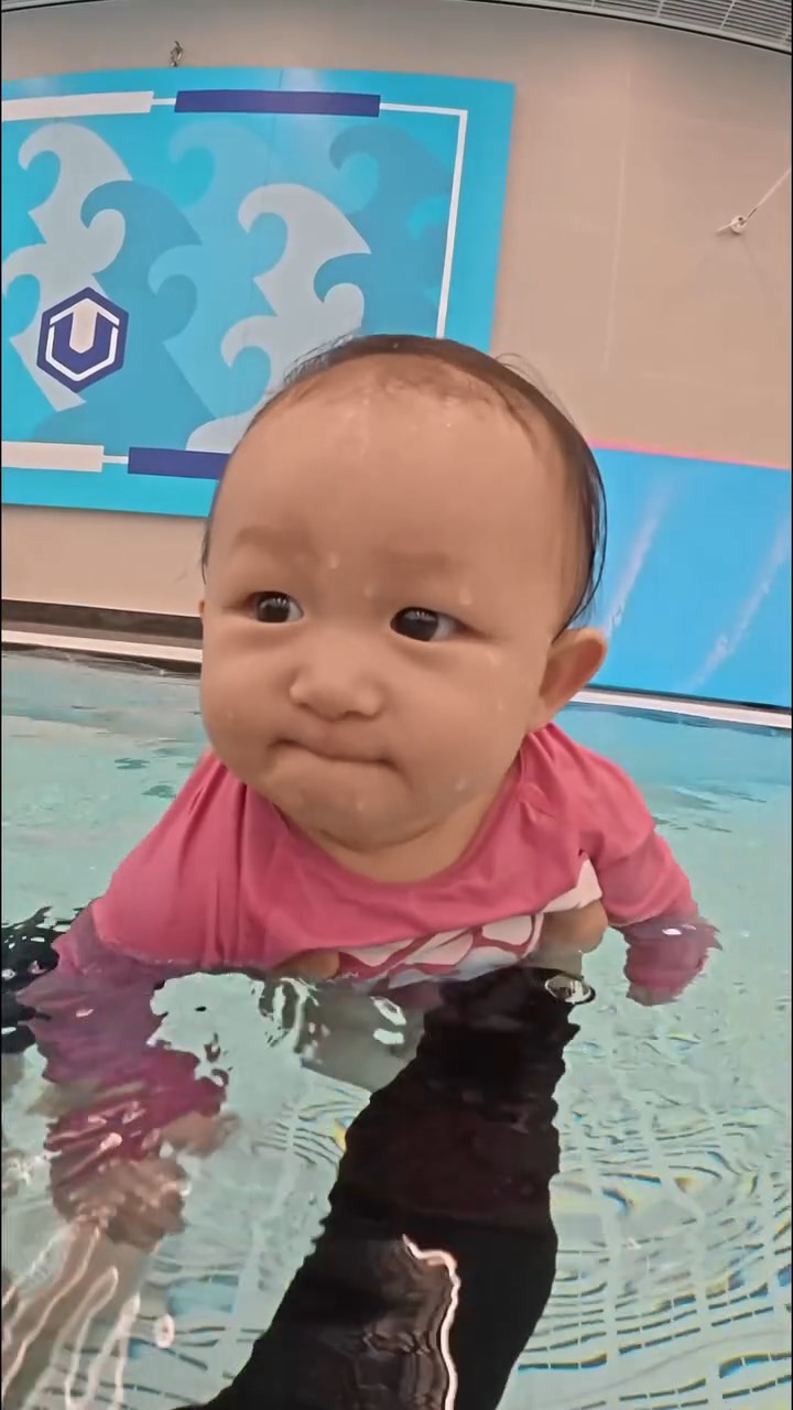 Isla的表情顯得相當緊張。