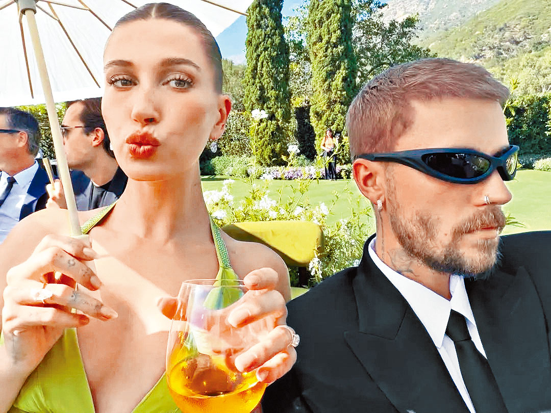 ■Justin公開與太太Hailey出席婚禮的照片,但二人明顯面左左。