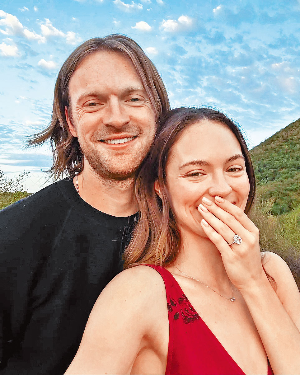 ■Finneas O'Connell與拍拖7年的女友Claudia上周六拉埋天窗。