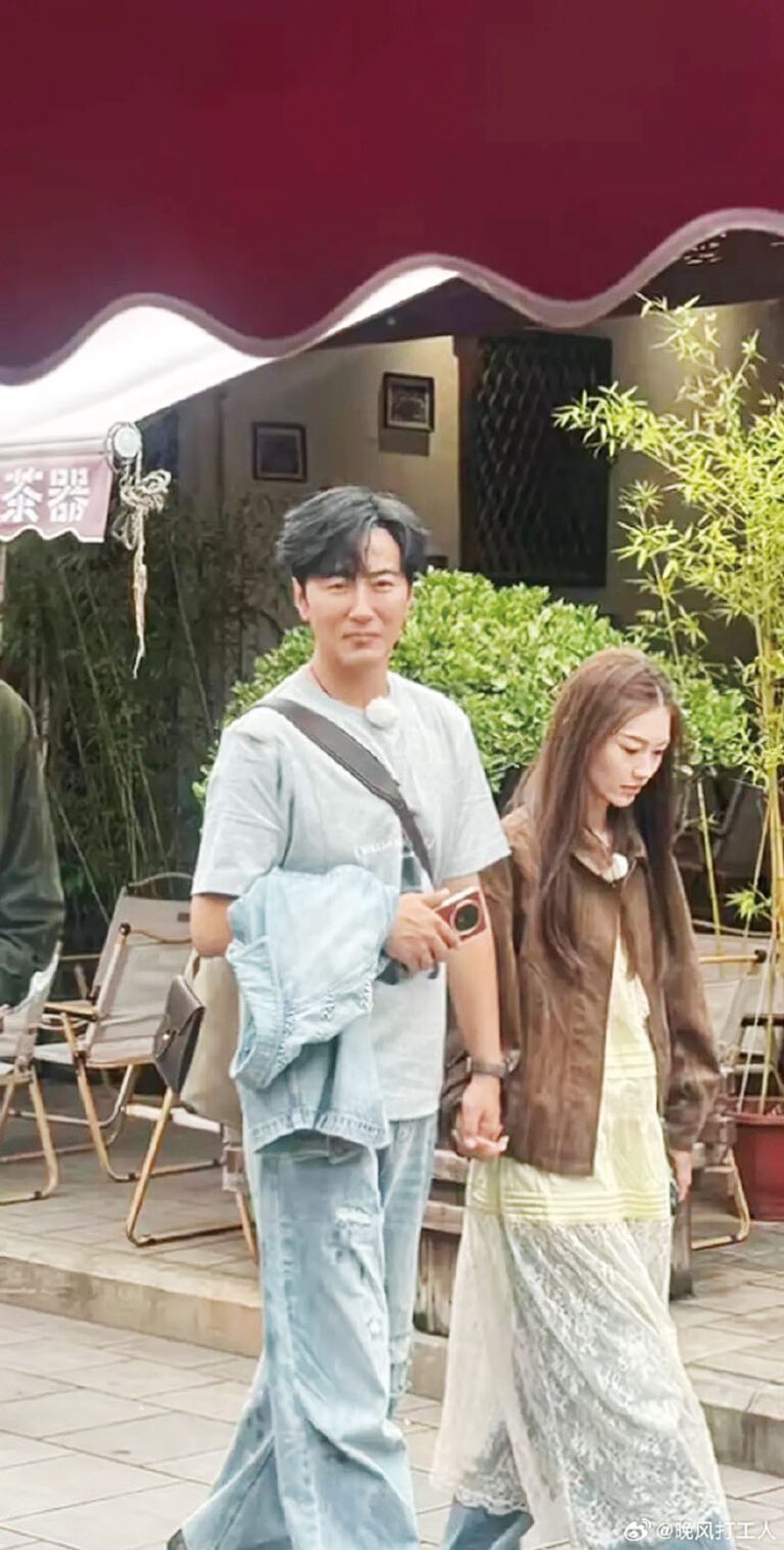 高梓淇與一名年輕女子全程甜蜜相伴、互動親密。網上圖片