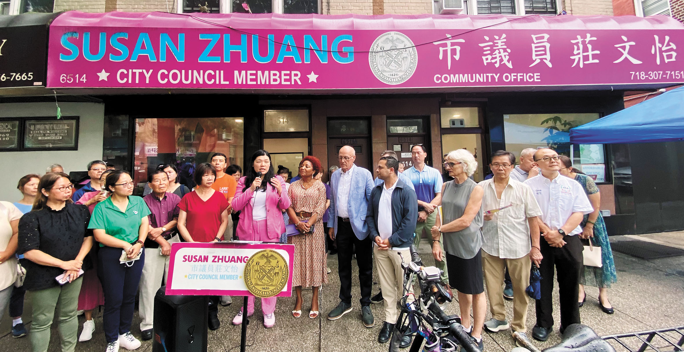 莊文怡（發言者）等各族裔民選官員與社區領袖1日公開反對針對華裔美國人和移民的仇恨言論。