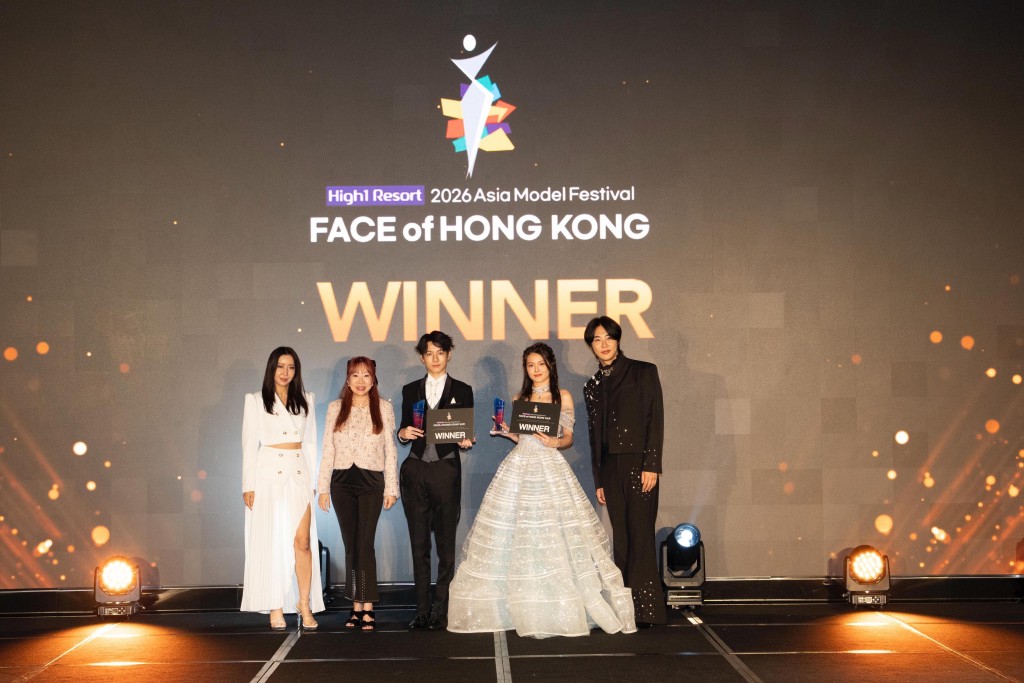 魏子粵(右三)與黃愷晴(右二)獲選為「FACE OF HONG KONG」冠軍。