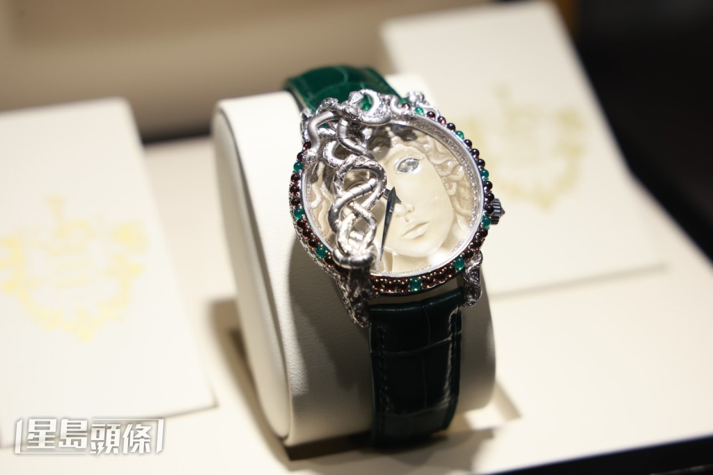 以美杜莎為主題的Sarcar豪門世家手錶，展現精細的造工技藝。