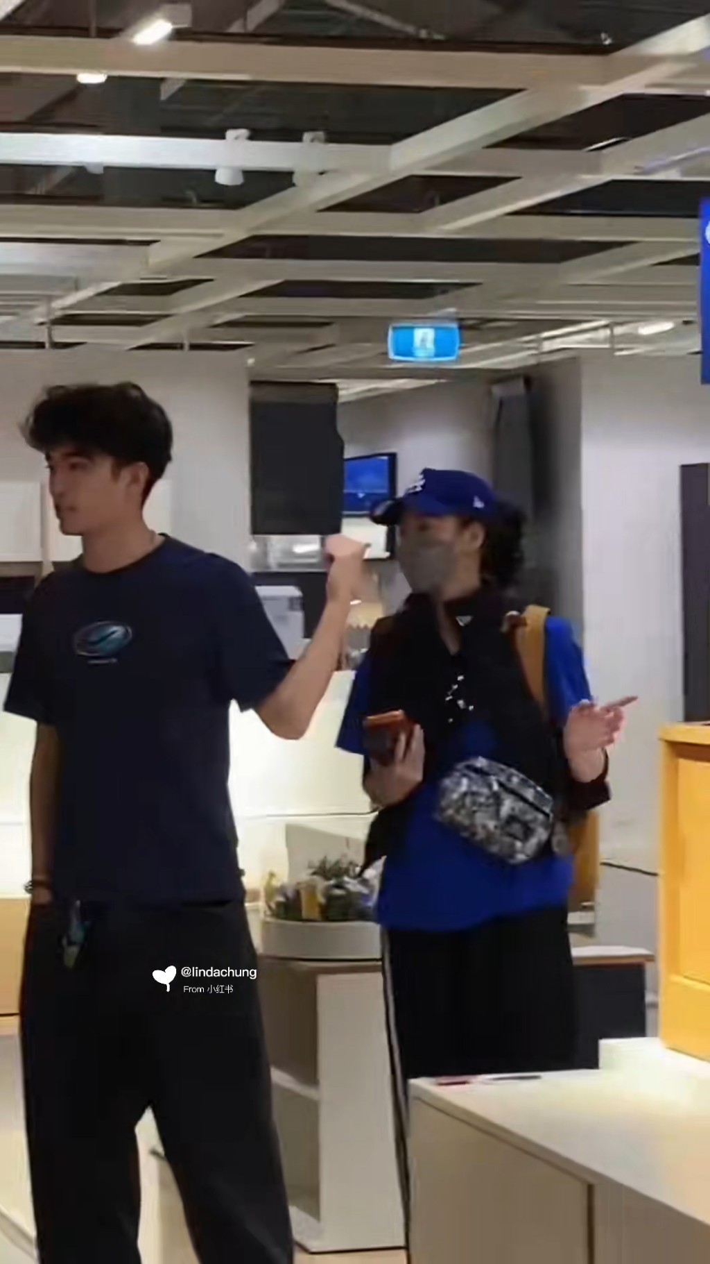 母子之間溫馨的互動,再次成為大家關注的畫面。