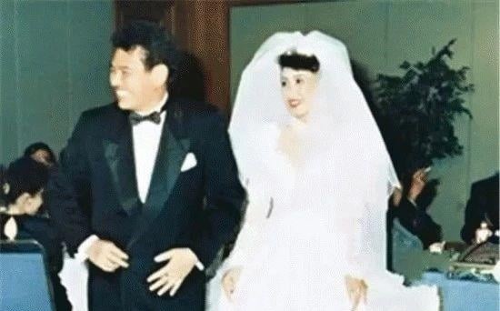 陳觀泰先後與台灣女星方怡珍、趙婷婷結婚，最終均離婚收場。