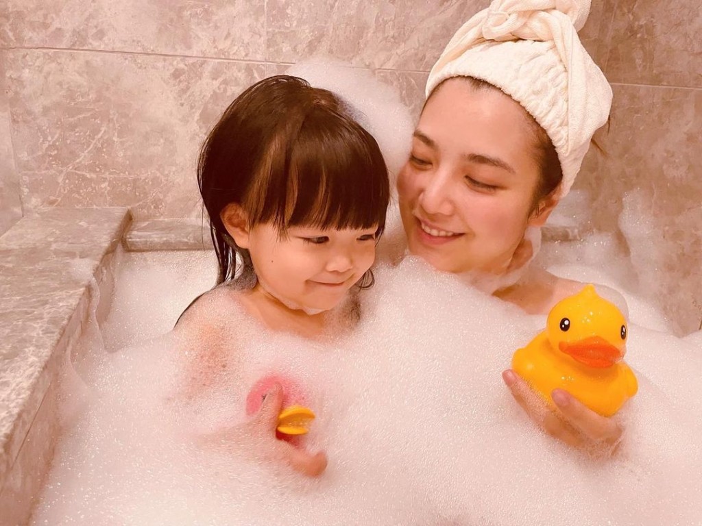 單文柔不時分享與女兒的日常生活。