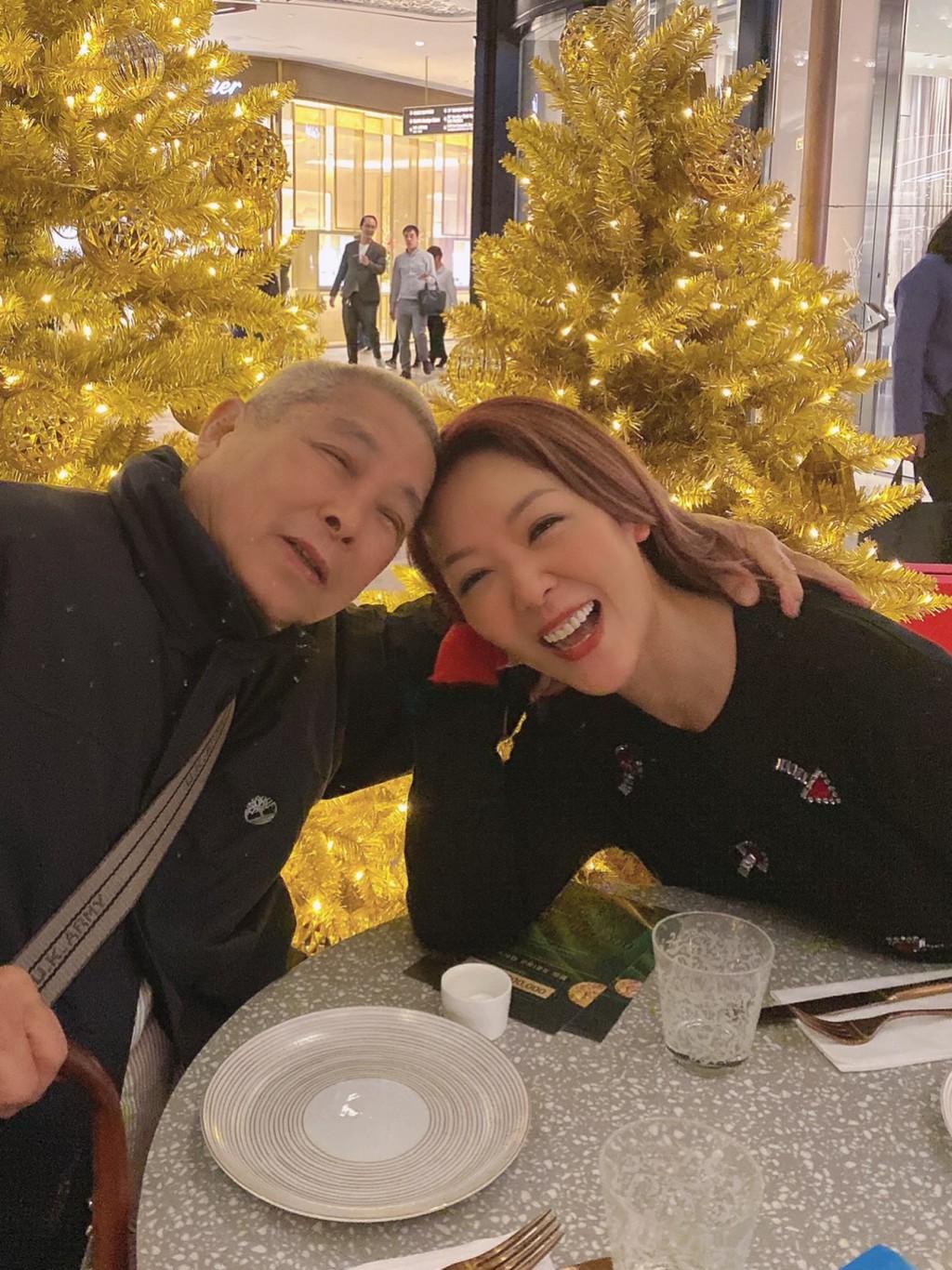 郭少芸曾與劉兆銘聚會並留下合照。