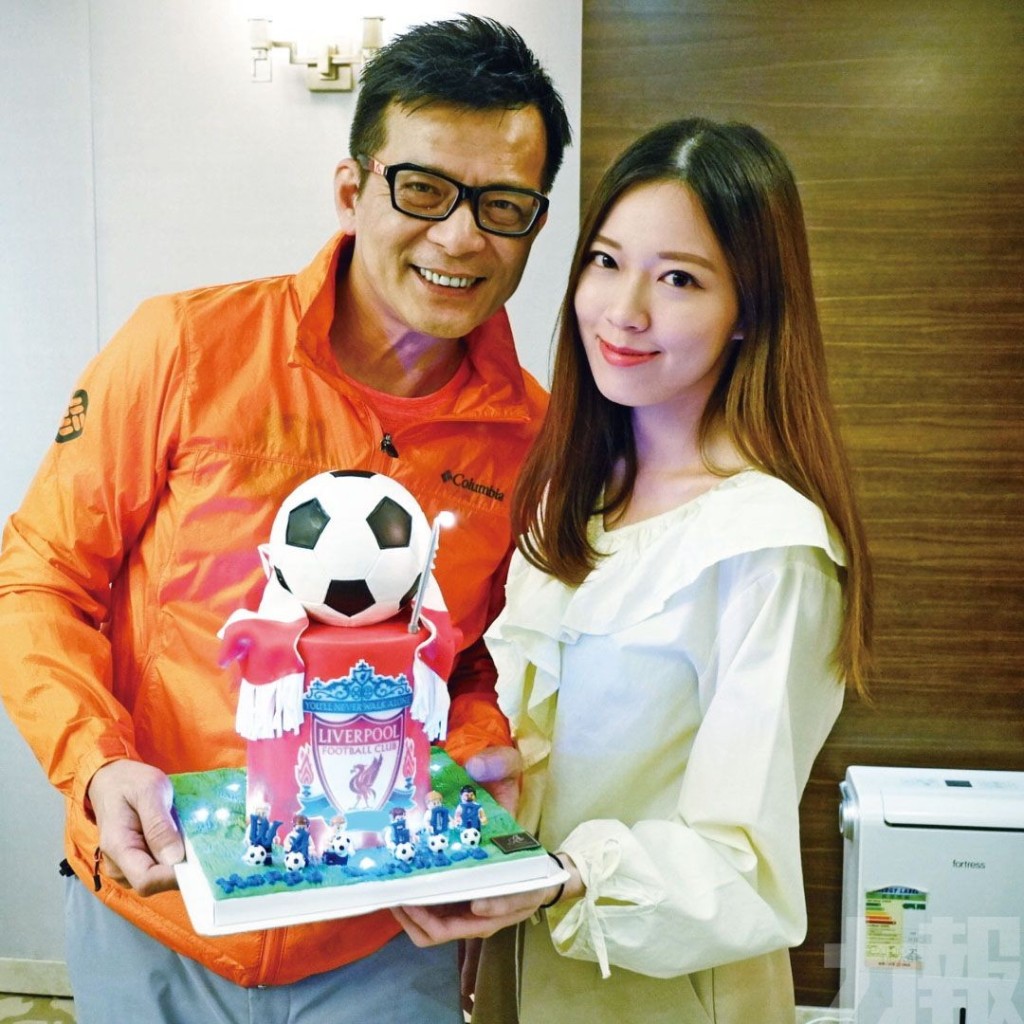 黃日華在女兒黃芷晴的陪伴下,逐漸走出喪妻之痛。
