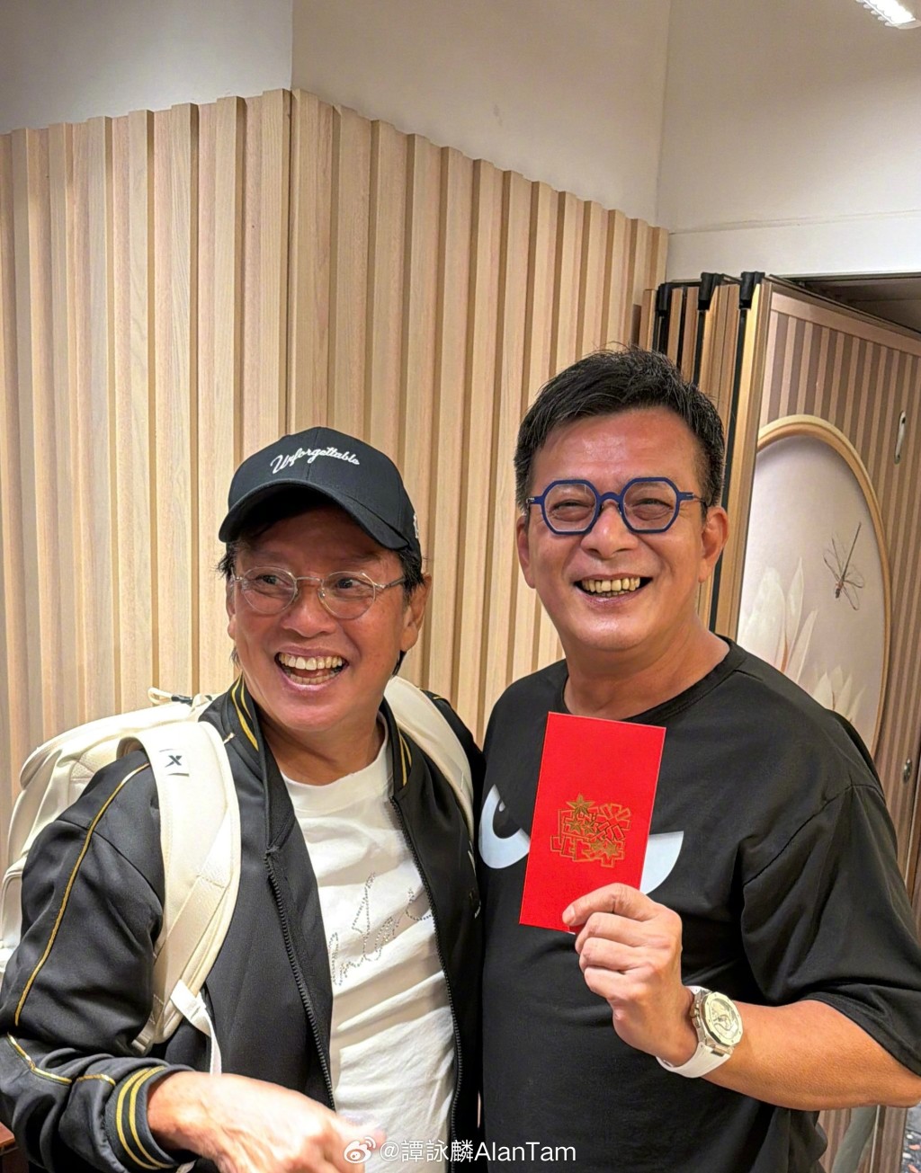 黃日華與譚詠麟相識多年,不時相約到內地踢足球。