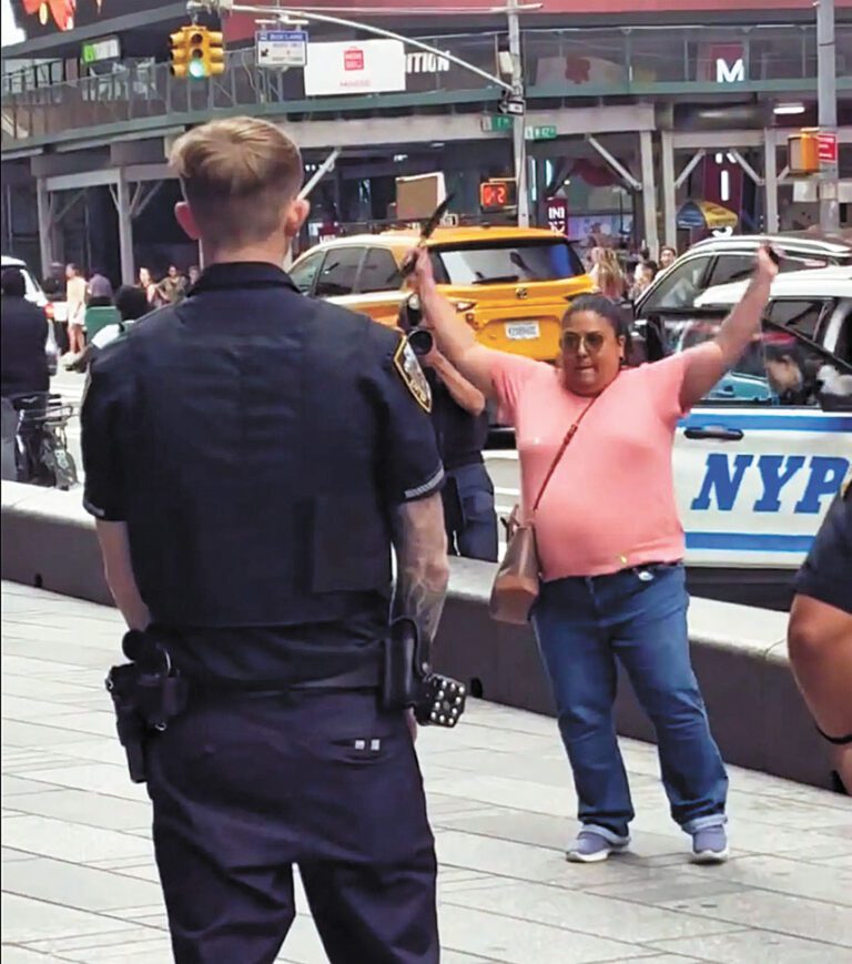 西斯內羅斯的母親質疑警方為何不直接把女兒制服，而選擇開槍。 bboypop97 Instagram圖片