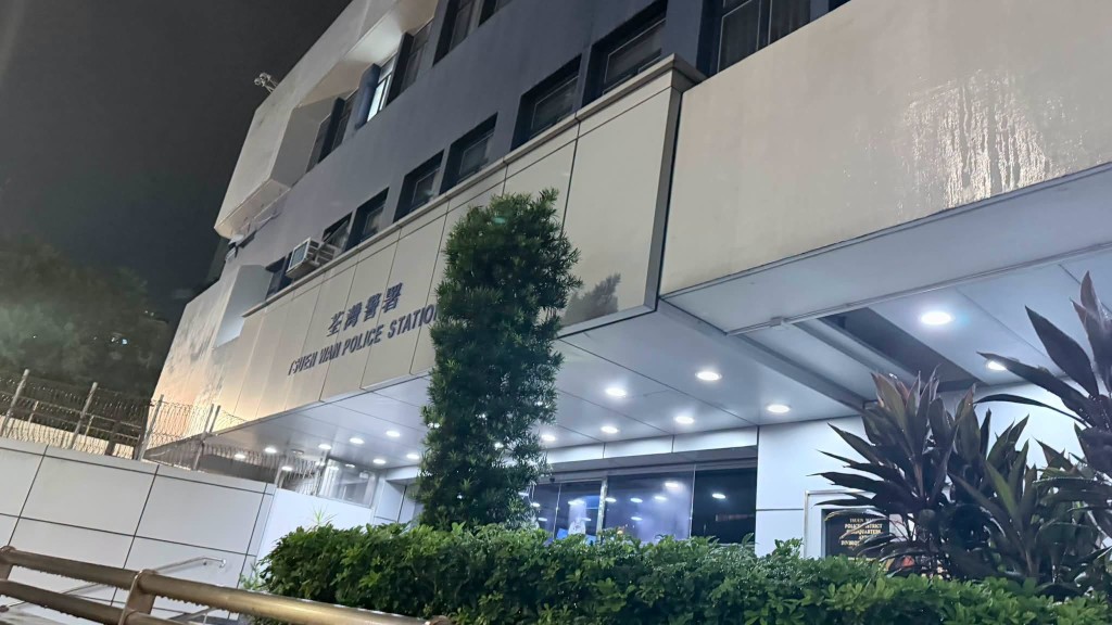 事件中阮德鏘損失了數千元，並已前往警署報案。