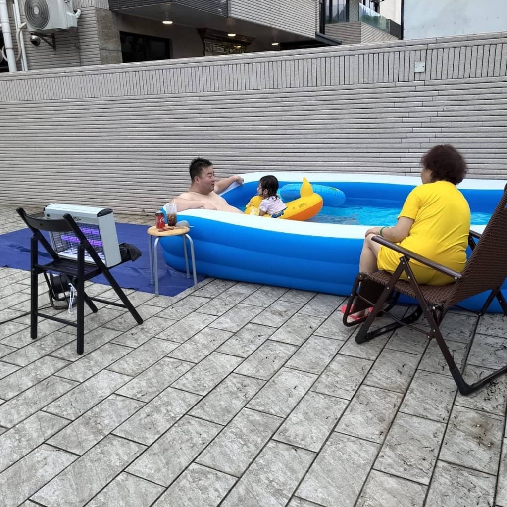 花園內亦有空間放置吹氣泳池。