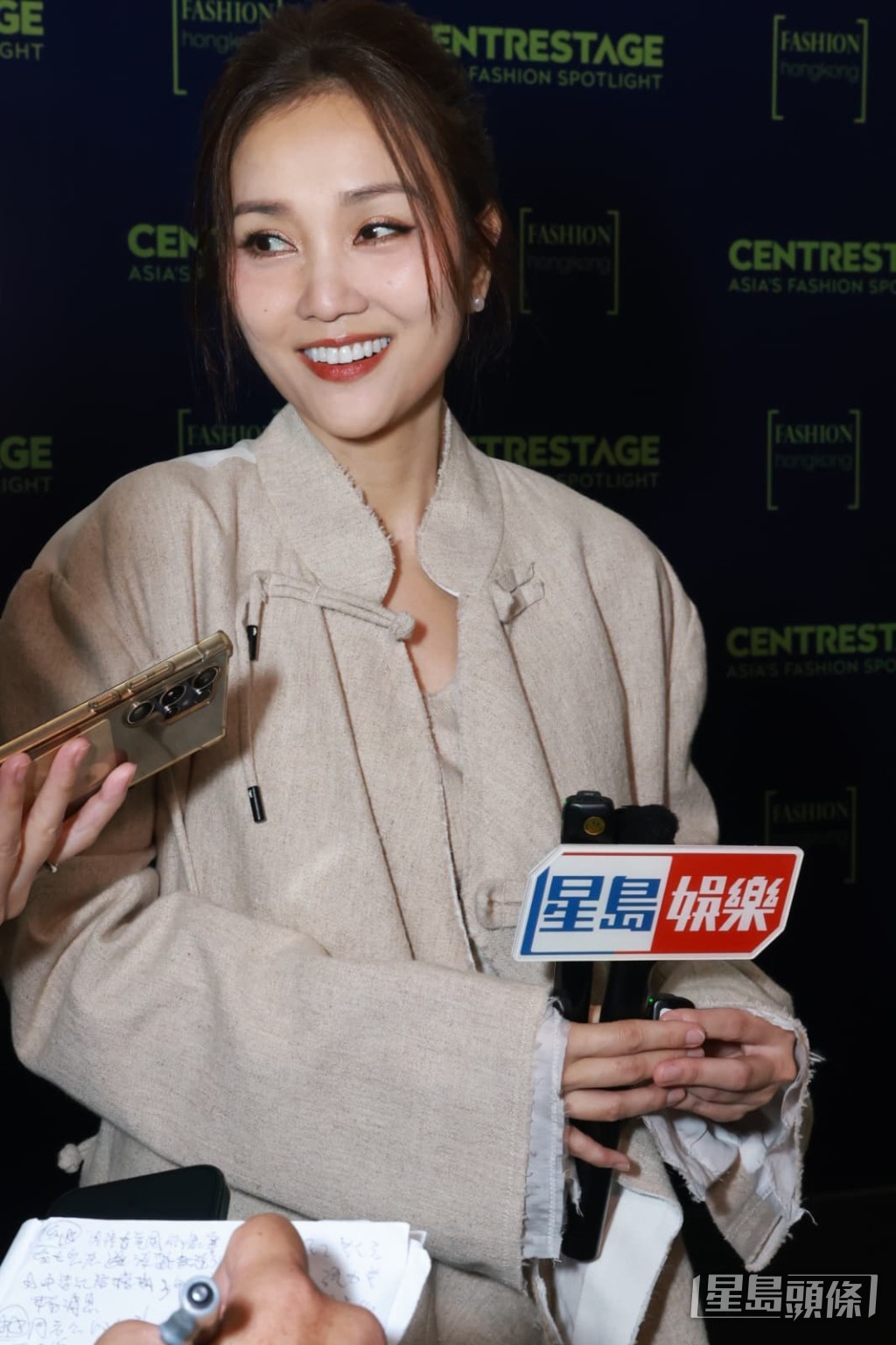 謝安琪早前陪伴女兒張靖到美國參加世界級街舞賽事，每日步行達2萬步。