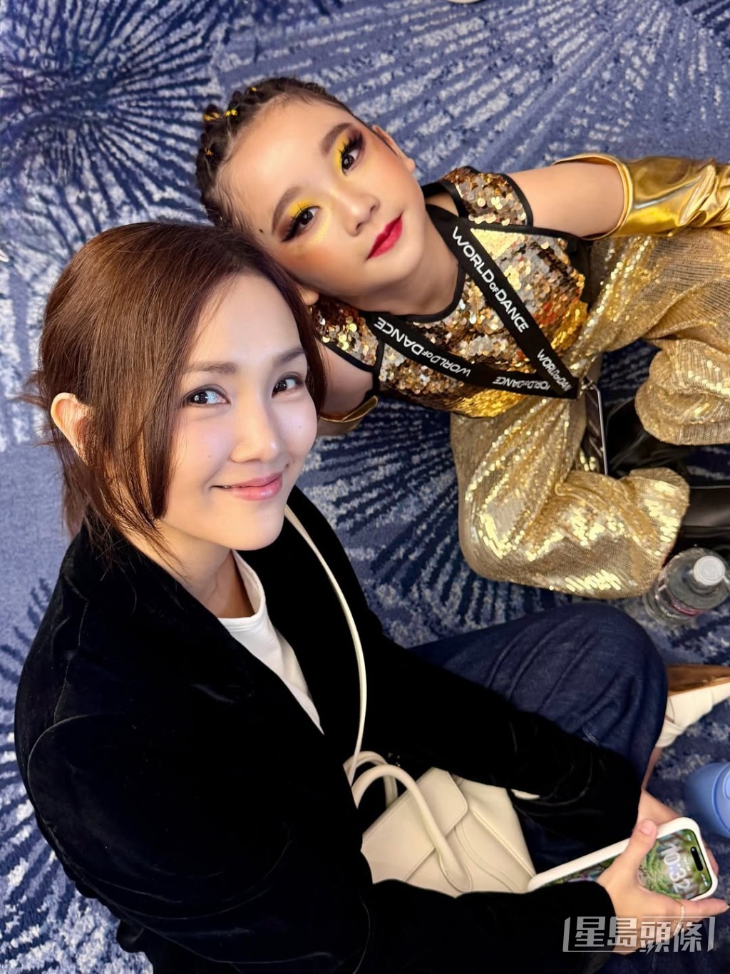 謝安琪與女兒張靖樣貌十分相似。