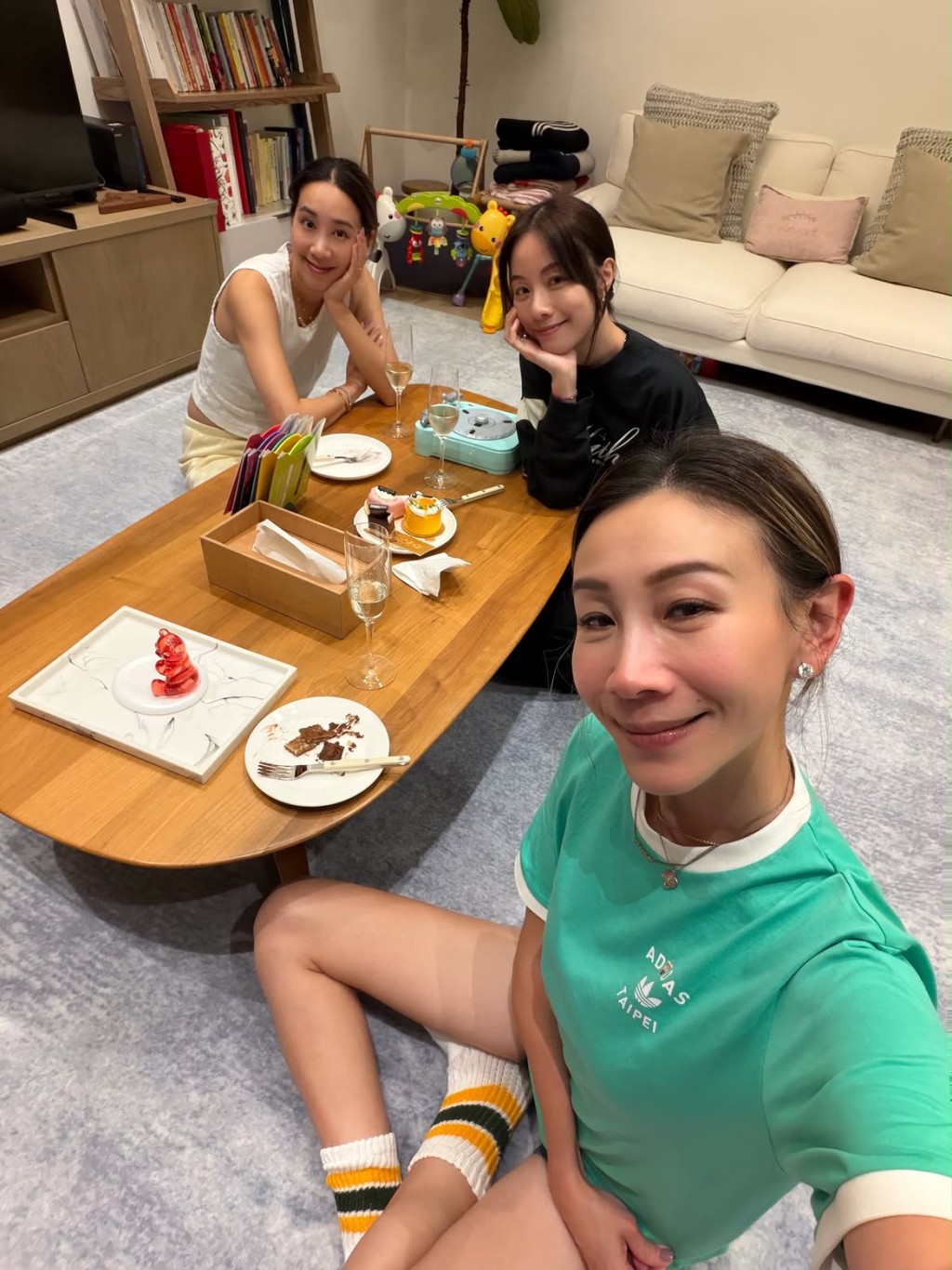 區文詩近日捲入「茶水間KOL」的相關討論。
