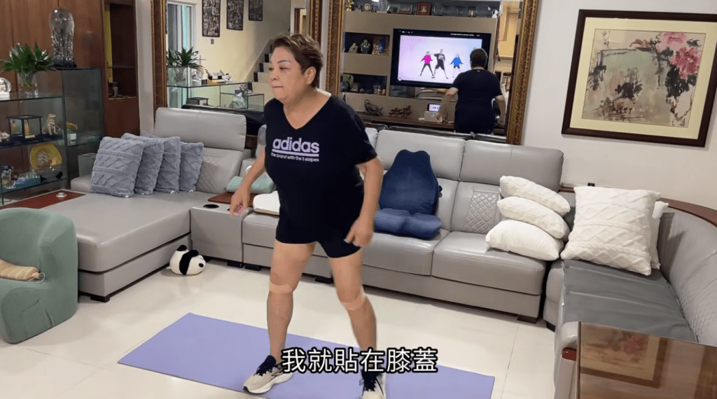 肥媽在雙腿貼上運動膠布做好防護，露出纖幼雙腿。