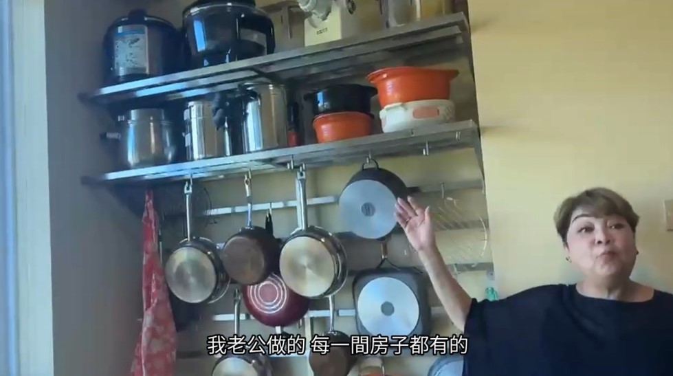 肥媽指廚櫃是由亡夫親手為她製造的。