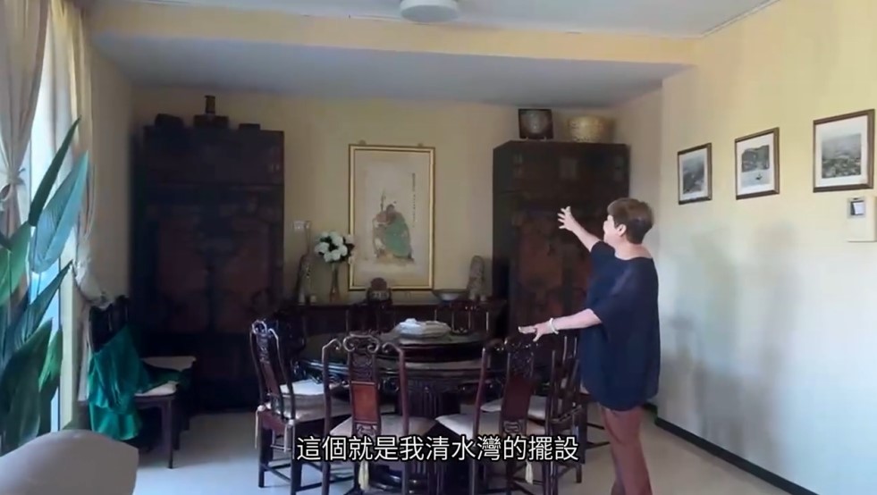 肥媽指部分傢具是從以往清水灣大宅搬運過來的。