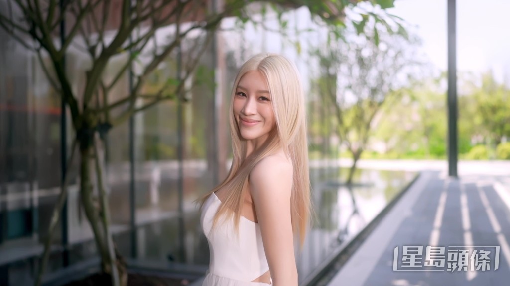 郭珮文(Juliana)是全場唯一穿著長褲的女神。