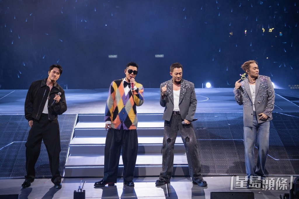 「城寨」演員們一同在演唱會上台。