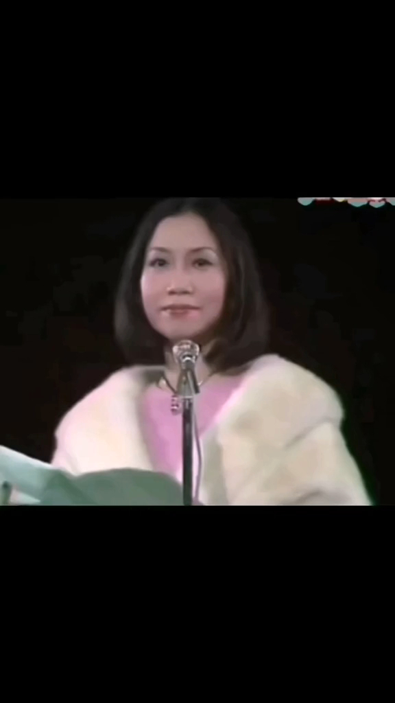 李寶瑩年輕時外貌標緻。