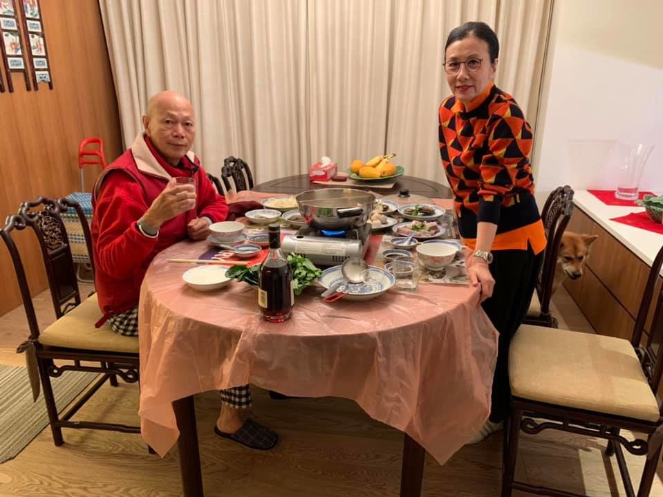 汪明荃與羅家英亦會在家撐枱腳,享受簡單生活。