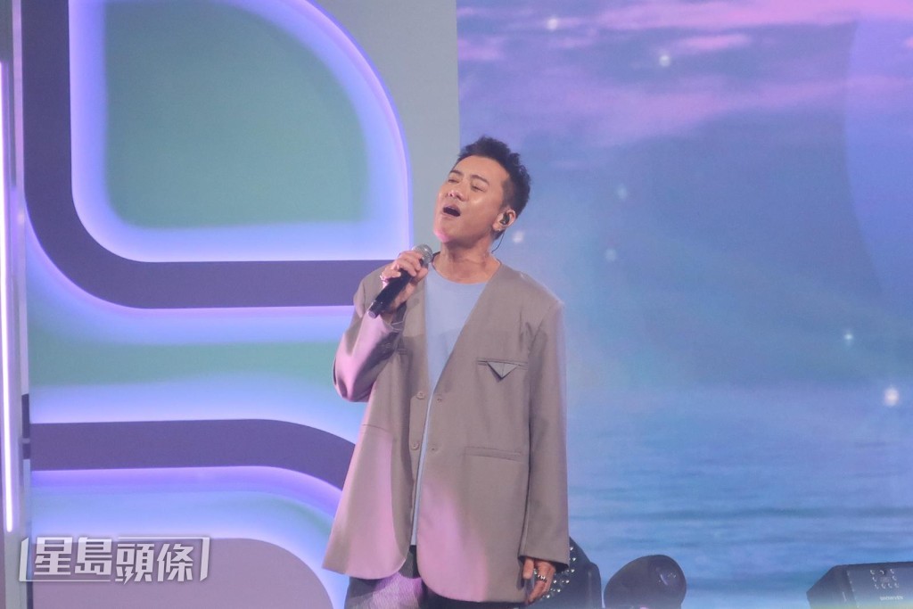 梁漢文在節目中獻唱表演。
