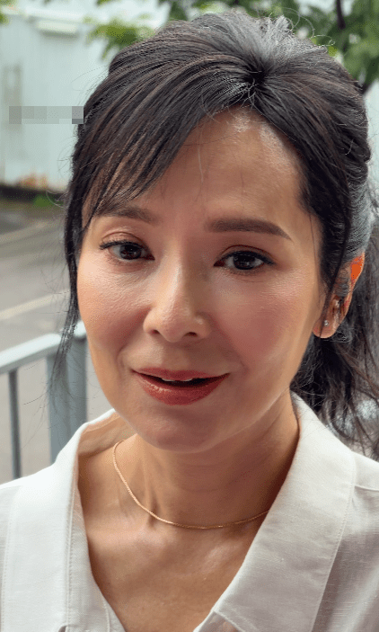 郭羨妮近日被網民近距離拍下真實容貌。