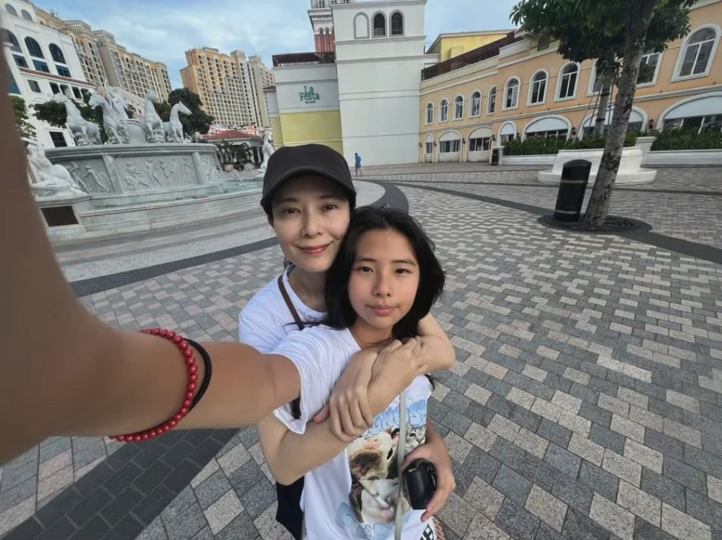 郭羨妮早前慶祝51歲生日,獨自帶女兒去越南旅行,因而傳出婚變消息。