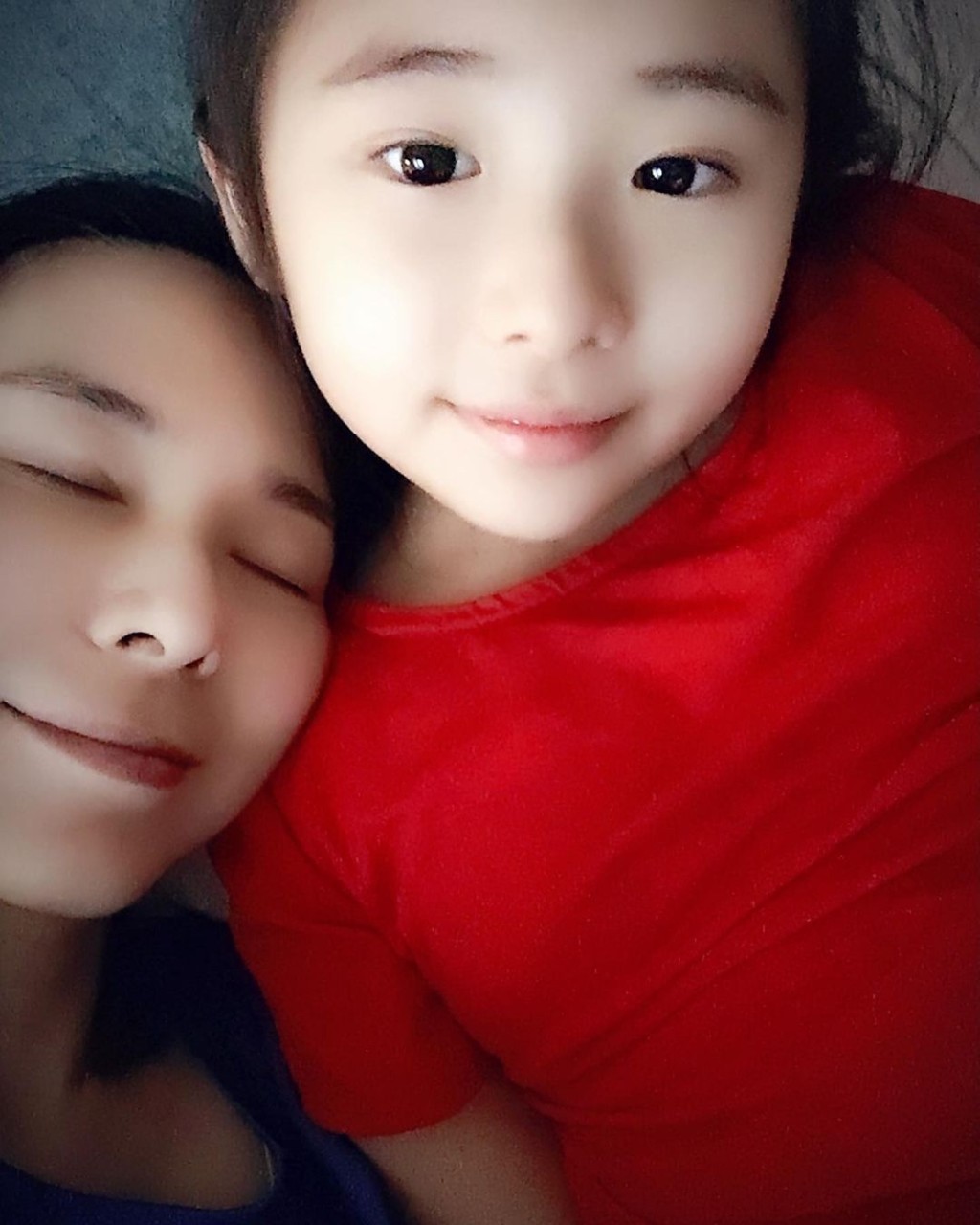 Kylie與媽媽郭羨妮猶如餅印。