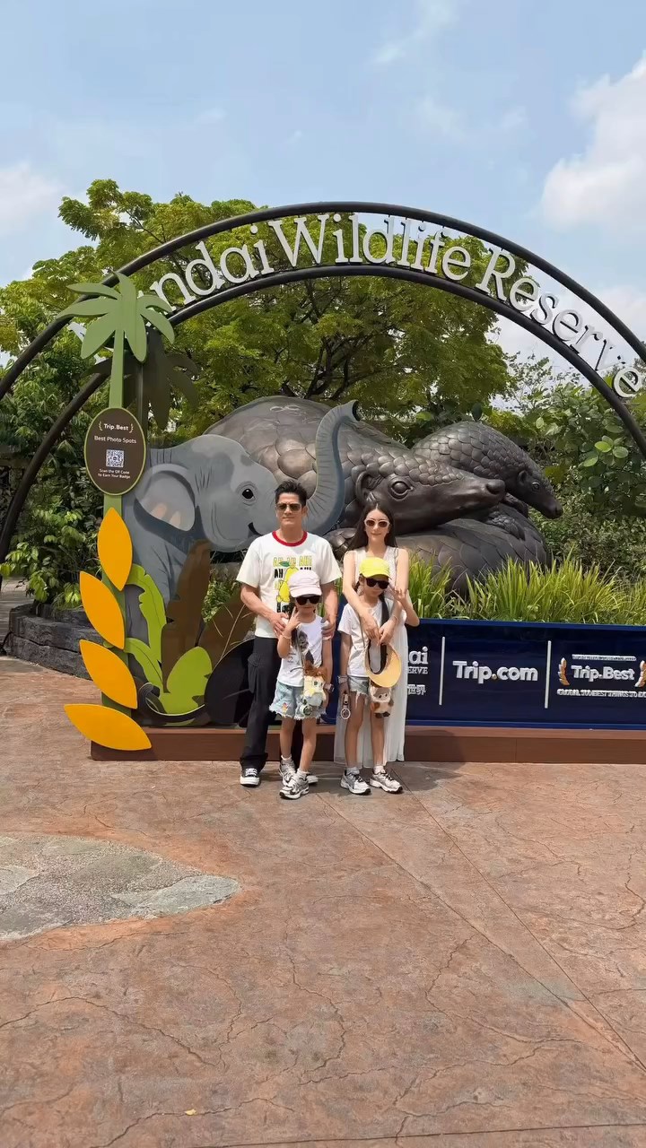 郭富城一家到訪野生動物園。