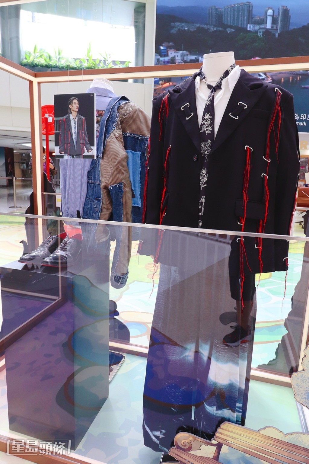 Rise In Love Boutique展出Jeremy《黑蛇傳》MV中的服裝。