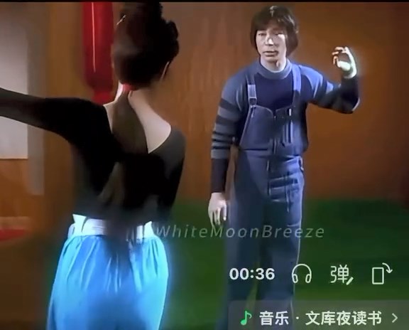 汪明荃練舞時,劉兆銘在旁仔細指導。