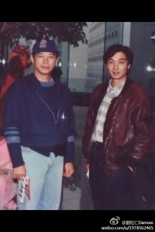 劉兆銘與劉松仁年輕時的合照。(網上圖片)