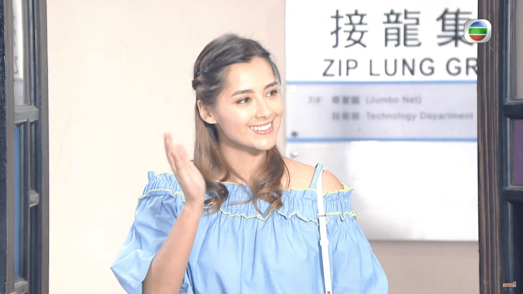 謝嘉怡曾加入《愛‧回家》劇組，但因請假回蘇格蘭，其角色因而「被消失」。