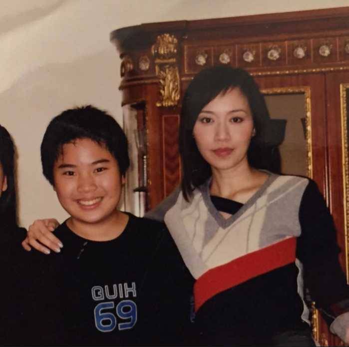陳浚霆12歲時經歷喪母,兩年後顧紀筠成為其繼母,給予年幼的他許多關懷。