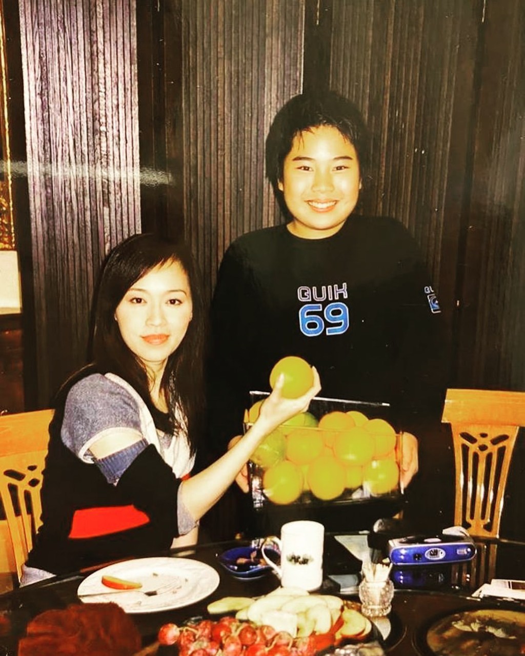 顧紀筠再婚後,將繼子陳浚霆視如己出般疼愛。