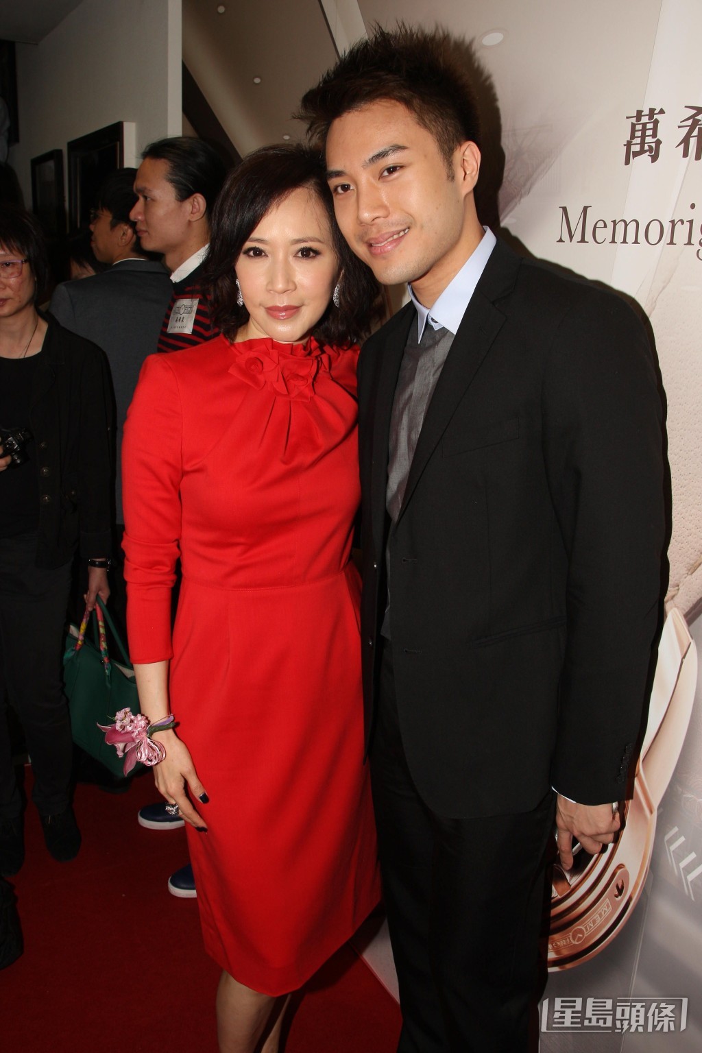 顧紀筠婚後未有生育,將全部心思都放在照顧繼子女身上。