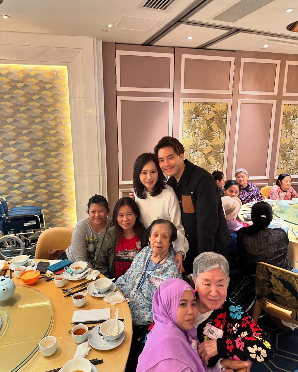 顧紀筠早前與繼子陳浚霆一同慶祝母親節。