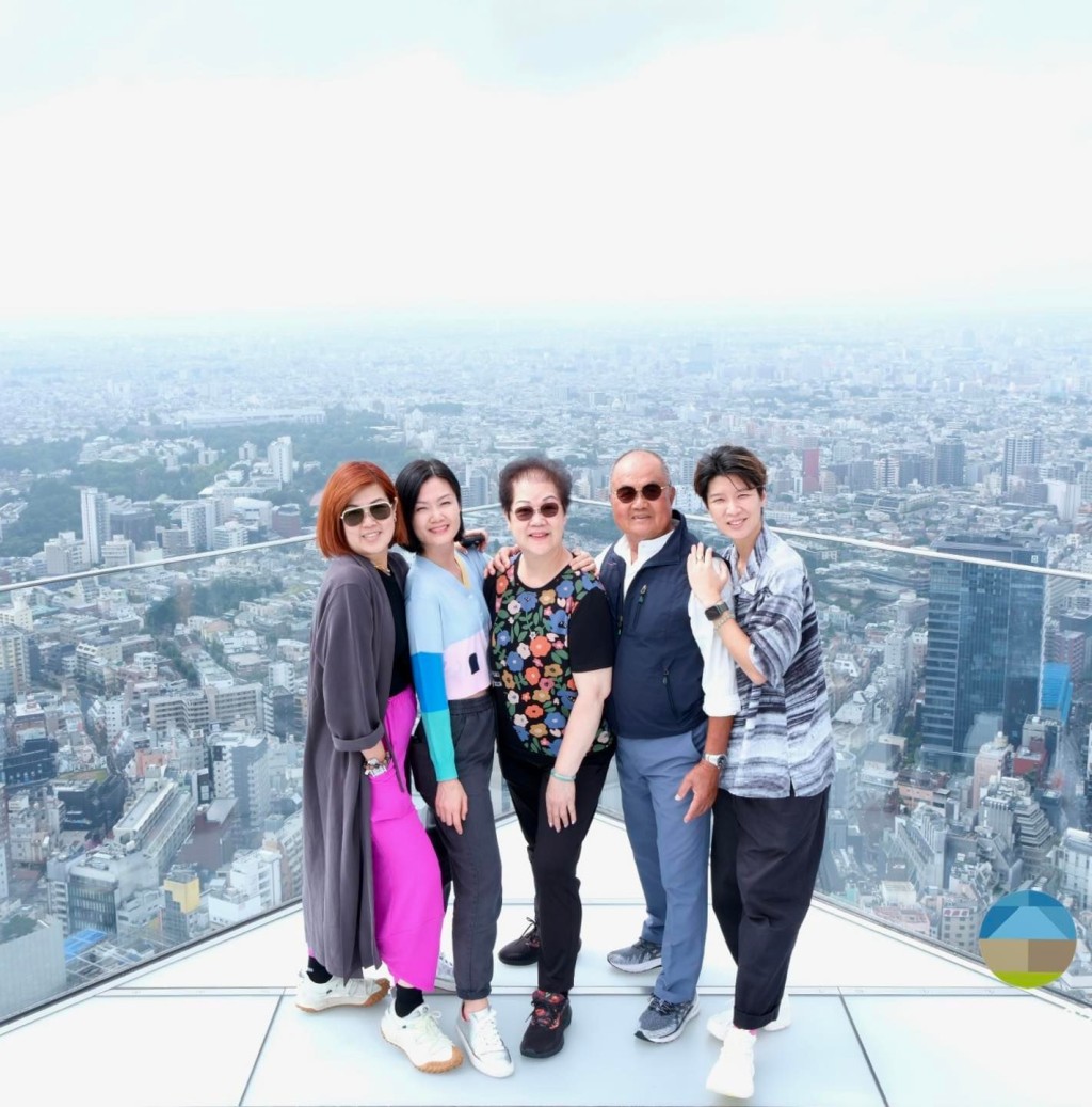 方健儀經常與家人一同去旅行。