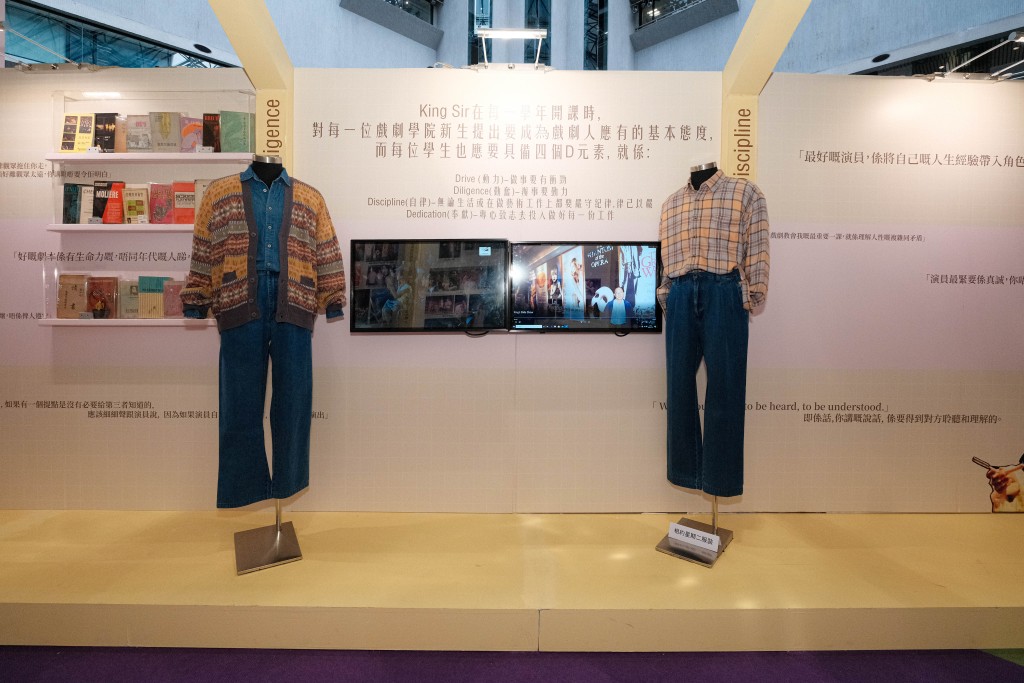 另一套King Sir的經典舞台戲服。