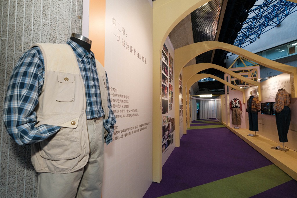 展出的舞台戲服別具意義。
