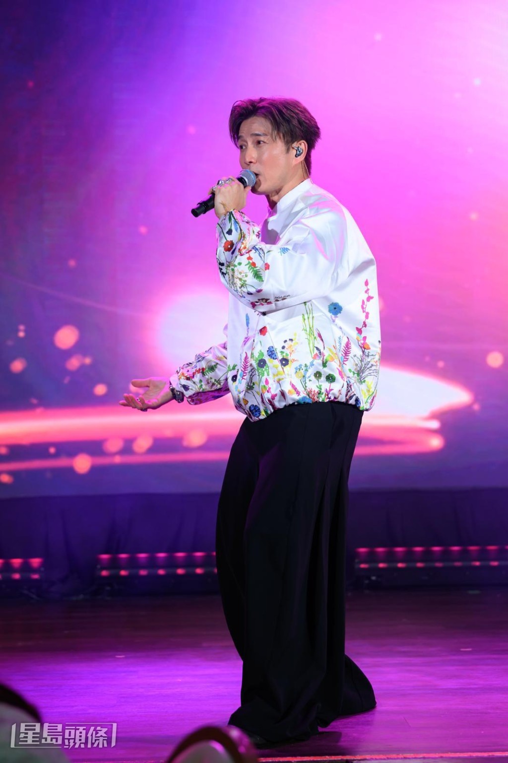 視帝陳山聰前往加拿大舉行巡迴演唱會。