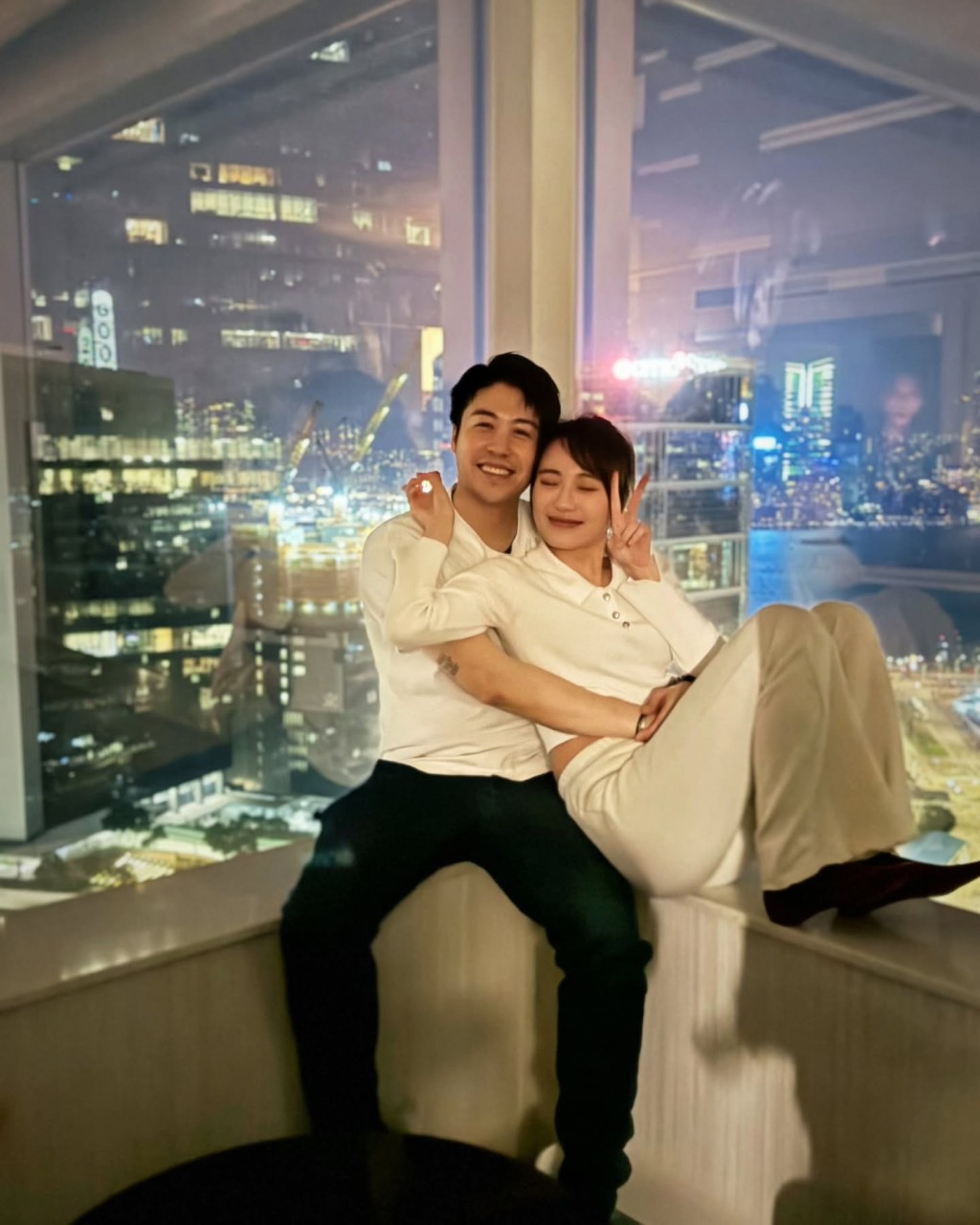 2019年港姐亞軍王菲與歌手兼製作人張子丰因合作《法言人》而相戀。
