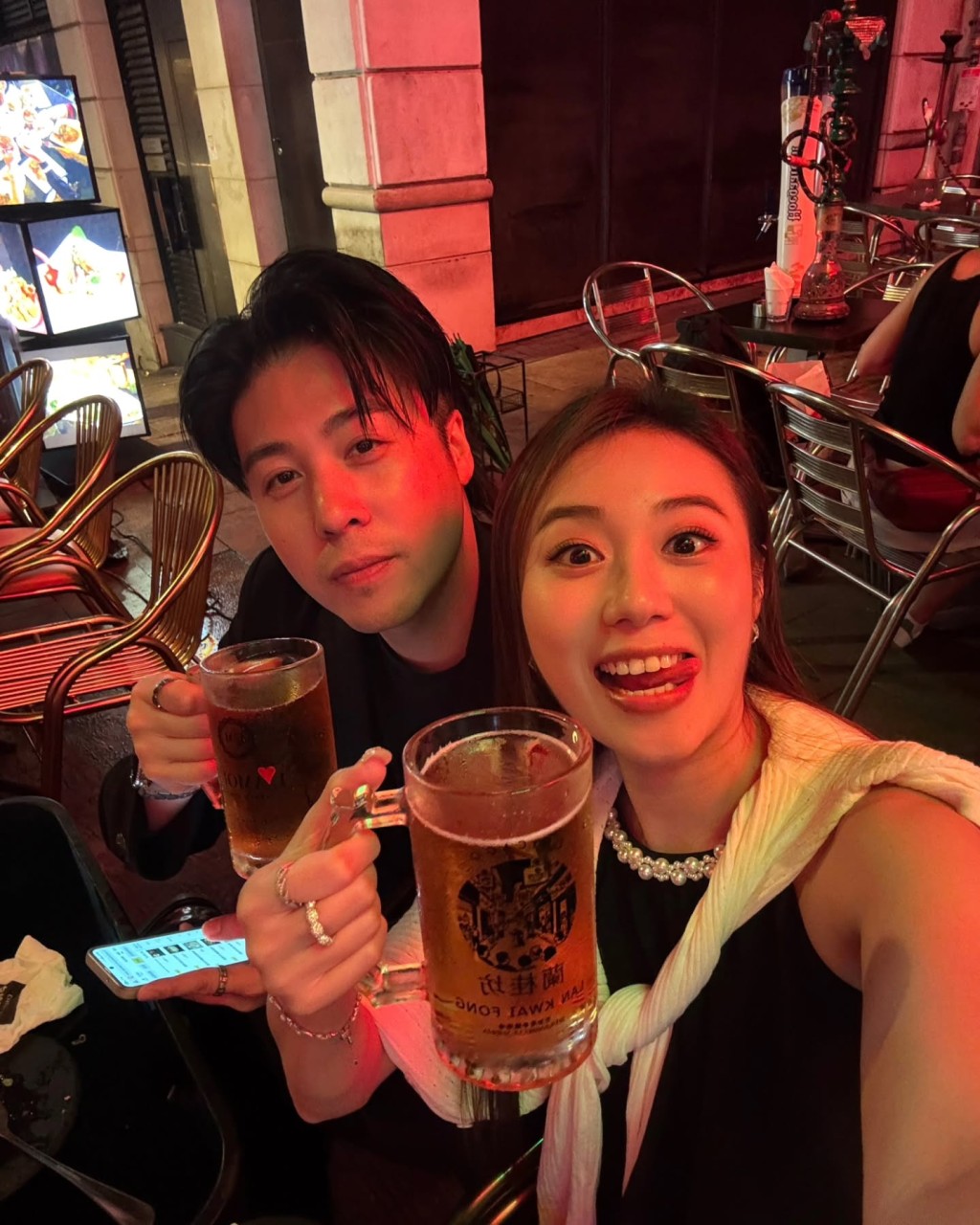 兩人一直沒有正式公開戀情。