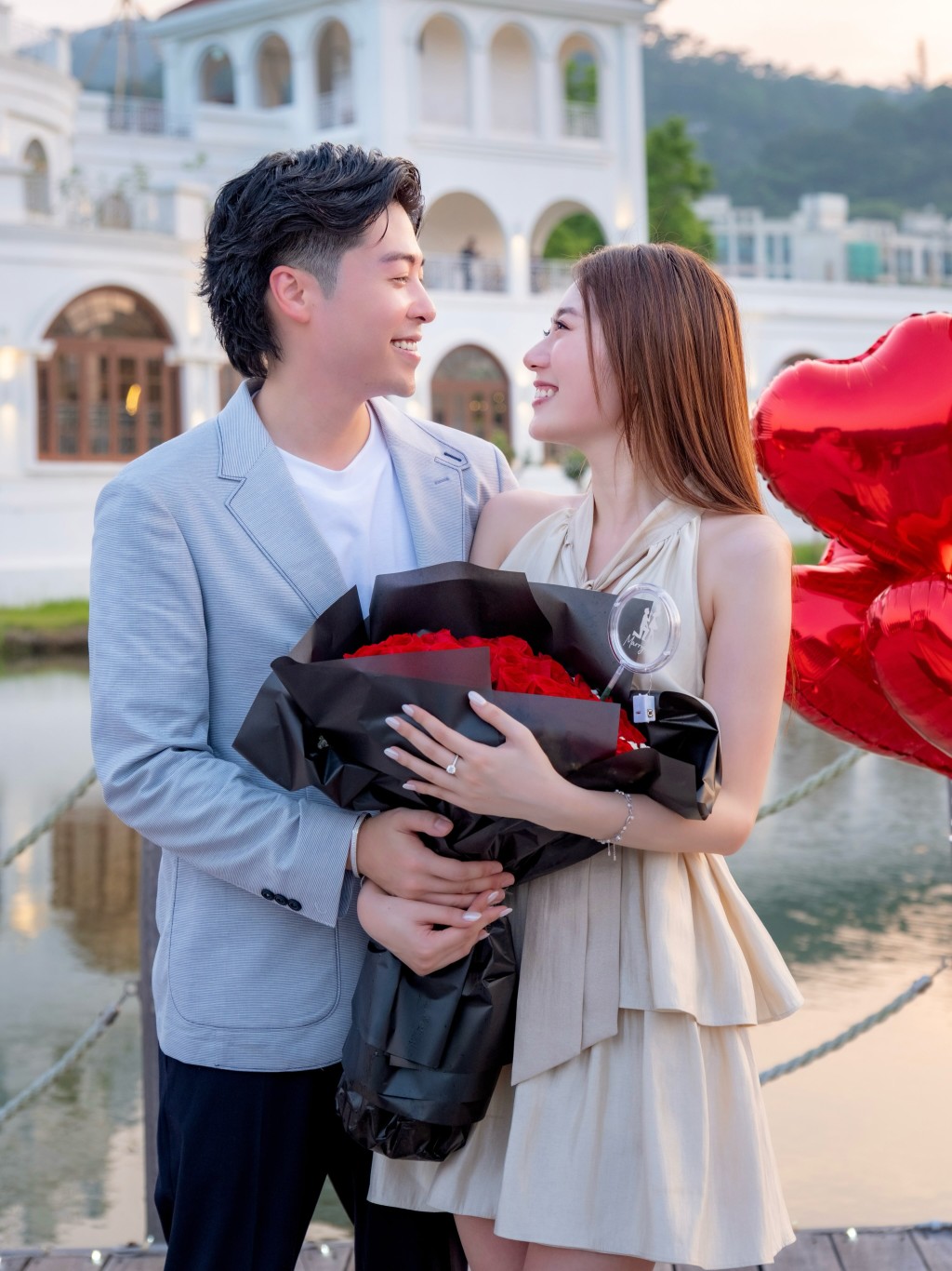 張子丰與王菲在毫無預兆下宣布了結婚消息。