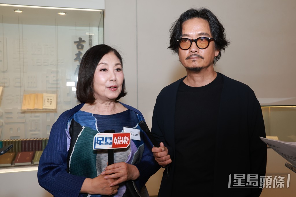 汪明荃與謝君豪一同受訪,認為展覽有助公眾認識鍾景輝,並可說好香港故事。
